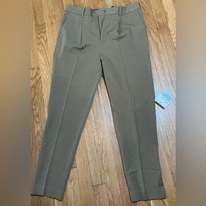 ASOS DESIGN tapered smart pants in ecru
32x32 dark brown color